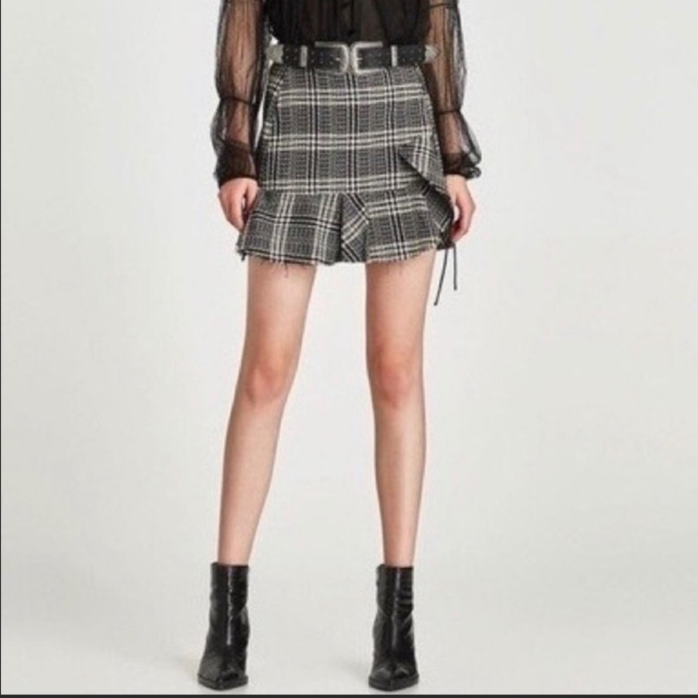 Zara tweed ruffled hem skirt size Medium